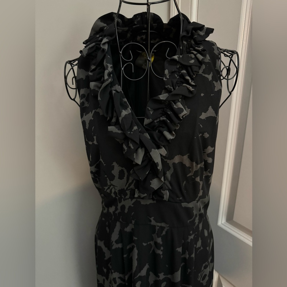 Taylor Sleeveless Ruffled Neckline Black and Gray Dress Size 8 - Picture 2 of 6